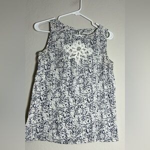 Banana Republic Sleeveless Navy and White Patterned blouse.
